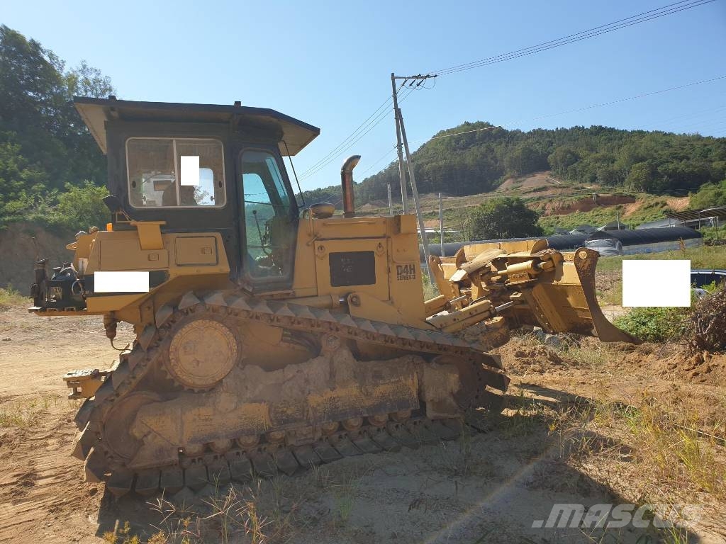 CAT D 6 H II بلدوزرات مجنزرة