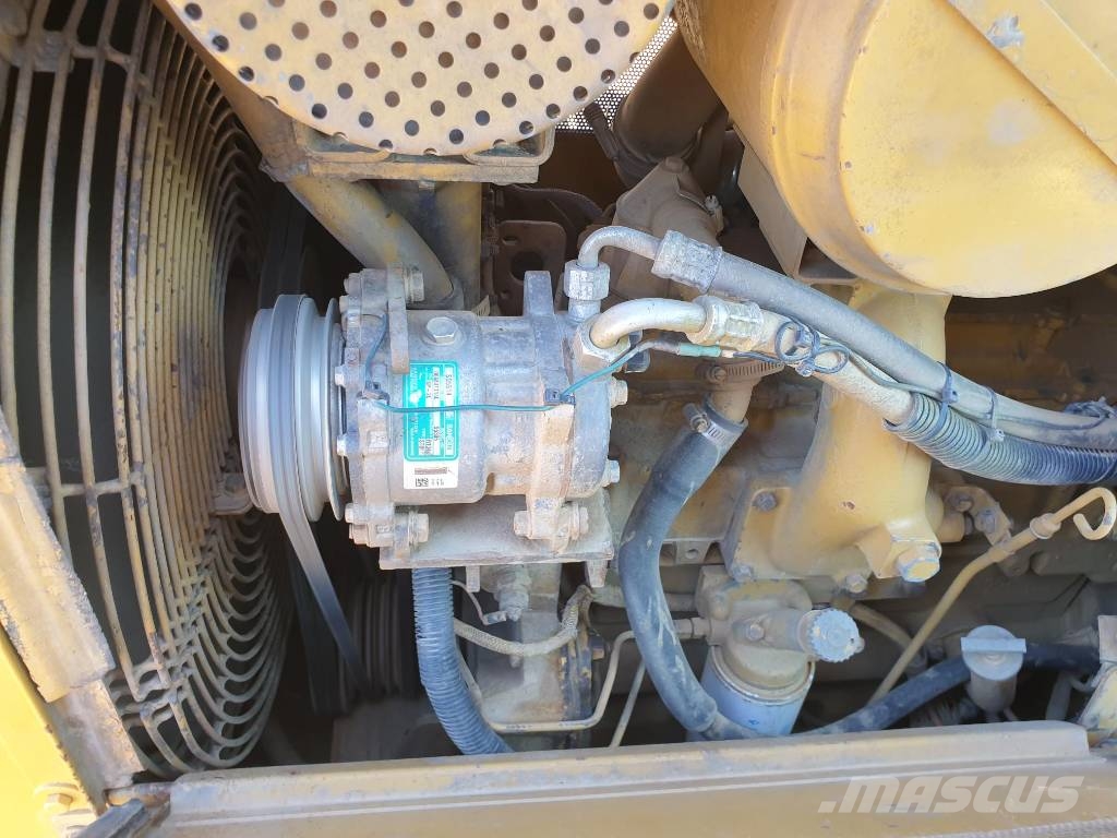 CAT D 6 H II بلدوزرات مجنزرة
