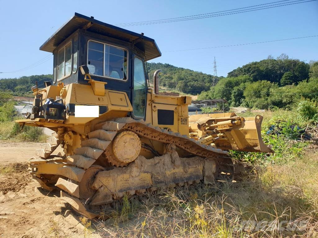 CAT D 6 H II بلدوزرات مجنزرة