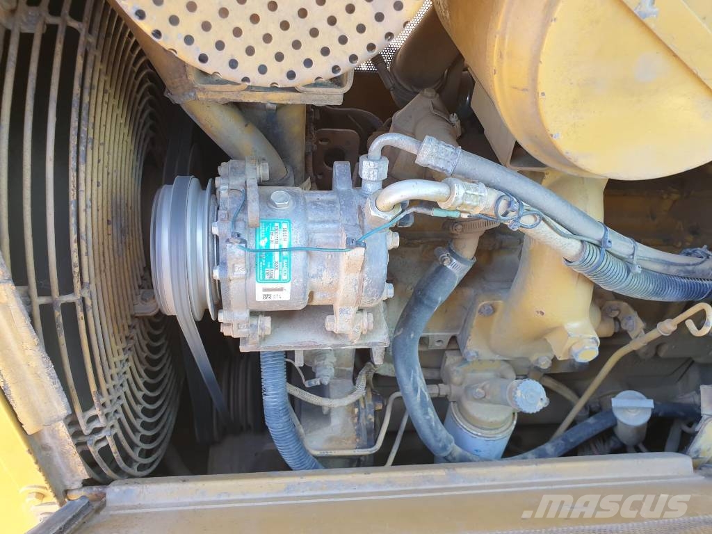 CAT D 6 H II بلدوزرات مجنزرة