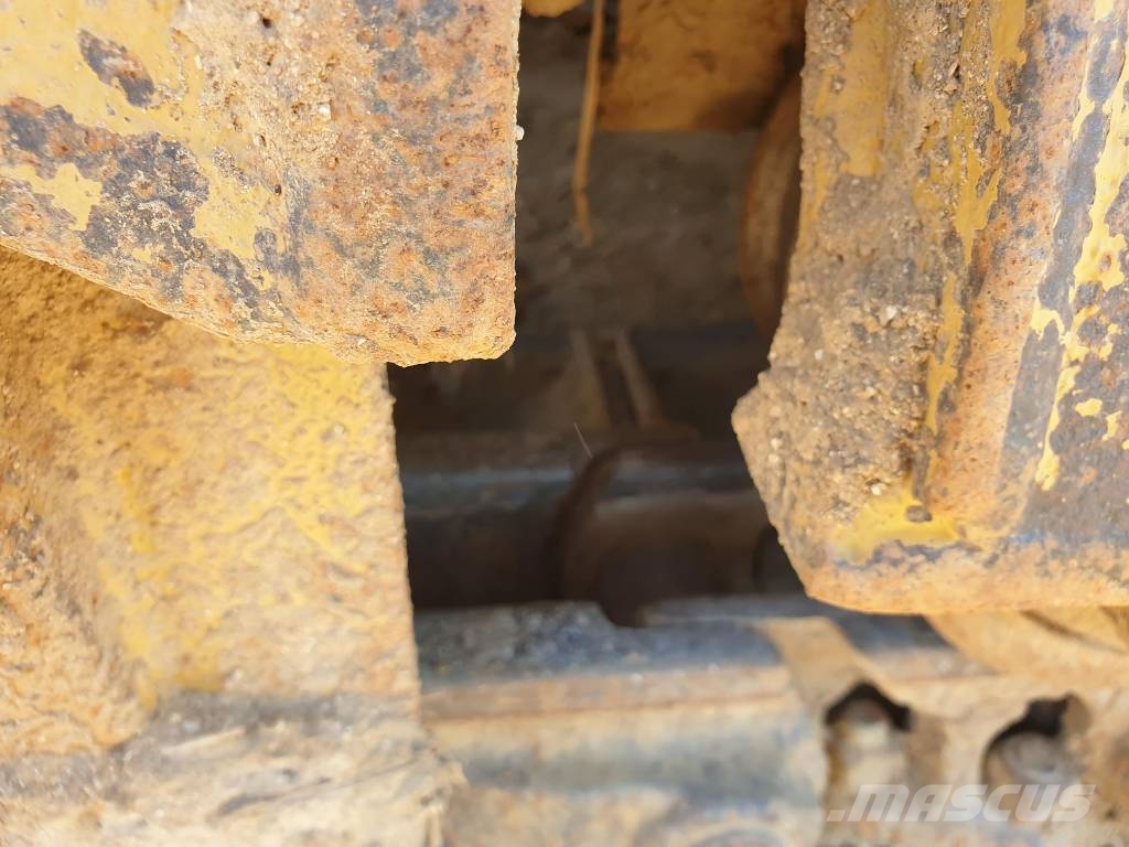 CAT D 6 H II بلدوزرات مجنزرة