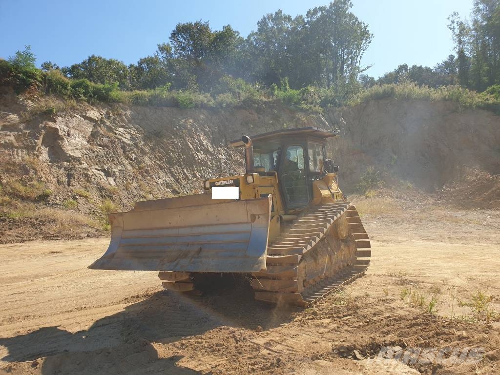 CAT D 6 H II بلدوزرات مجنزرة