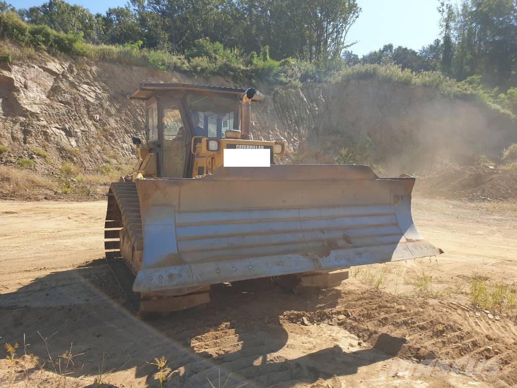 CAT D 6 H II بلدوزرات مجنزرة