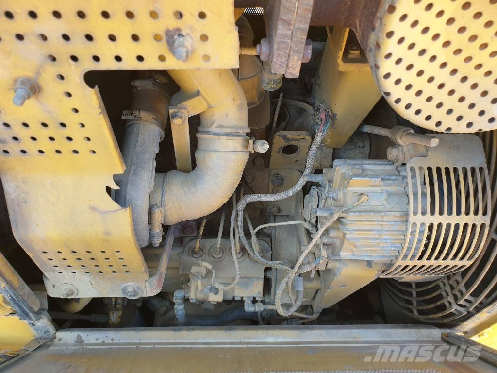 CAT D 6 H II بلدوزرات مجنزرة