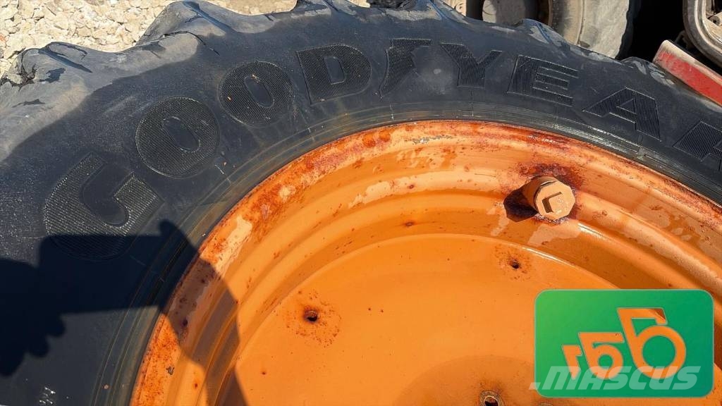 Fendt 926 Vario Rear Wheel Rim Tire 620/70 R42 Шины и колёса