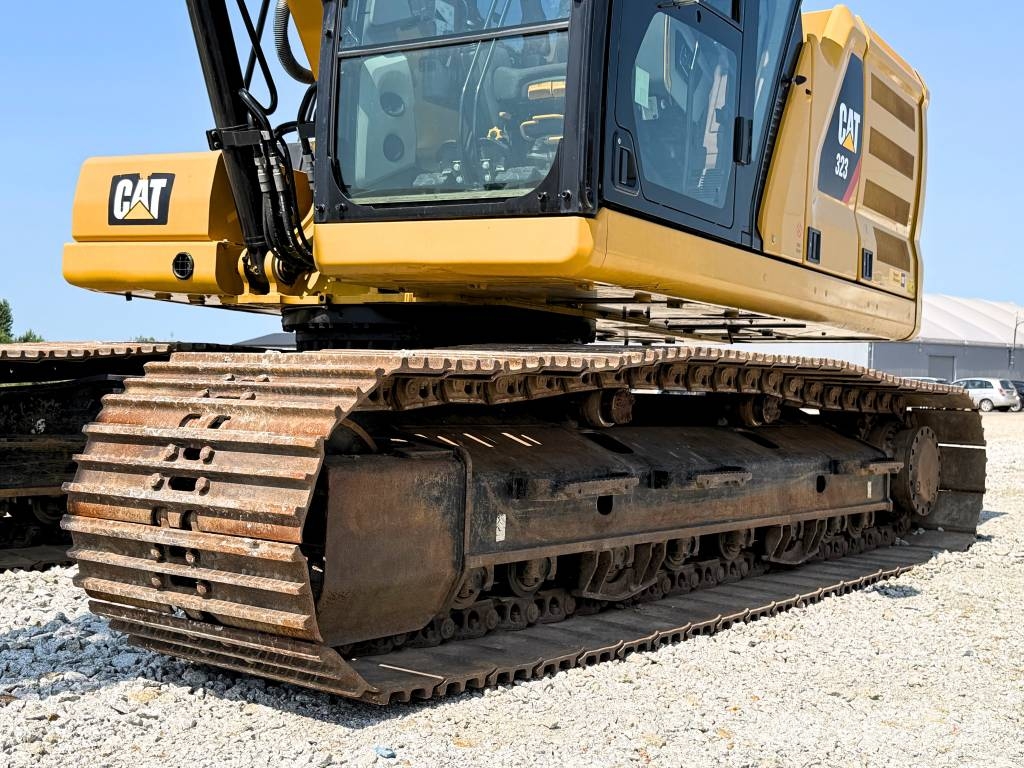 CAT 07B CAT 323 Vikšriniai ekskavatoriai