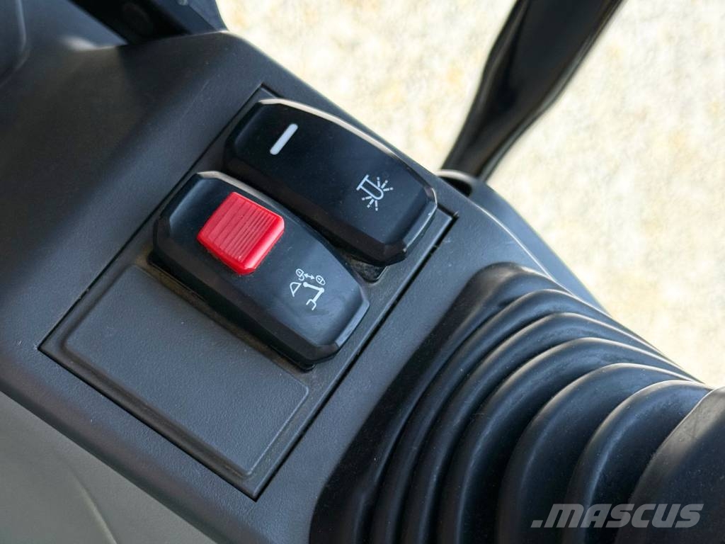 CAT 07B CAT 323 Vikšriniai ekskavatoriai