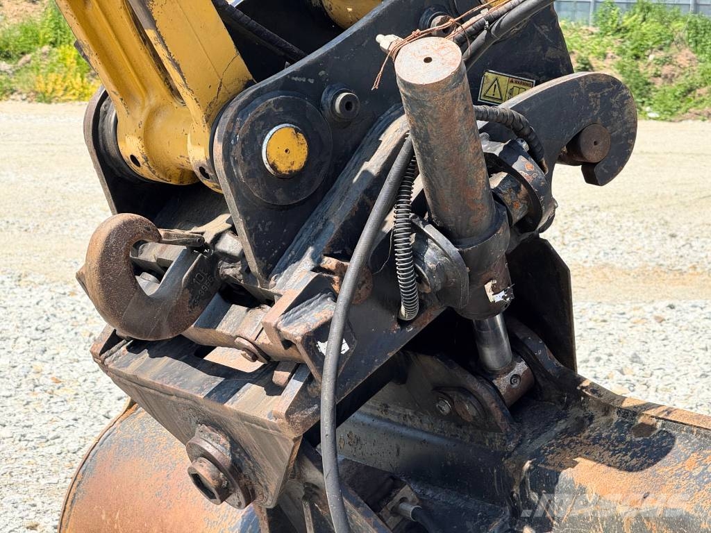 CAT 07B CAT 323 Vikšriniai ekskavatoriai