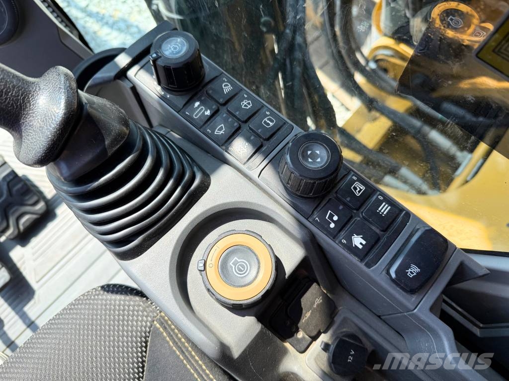CAT 07B CAT 323 Vikšriniai ekskavatoriai