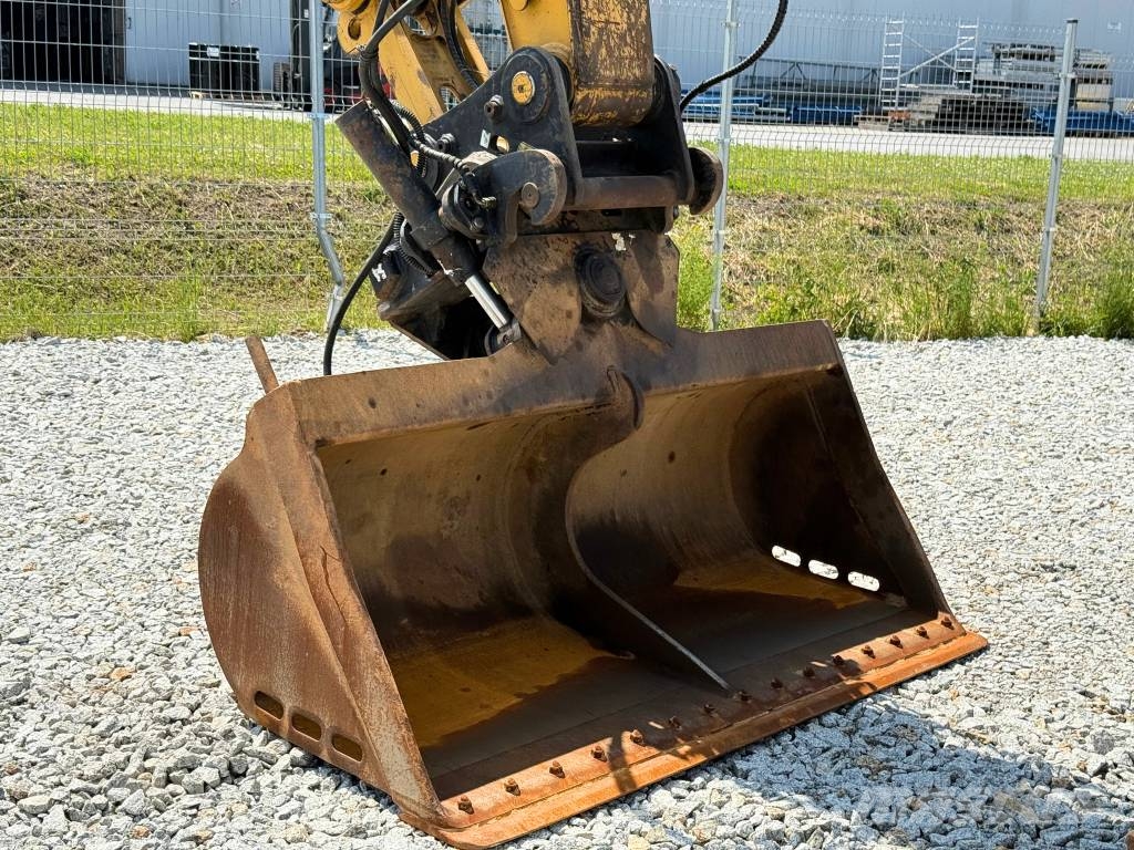 CAT 07B CAT 323 Vikšriniai ekskavatoriai