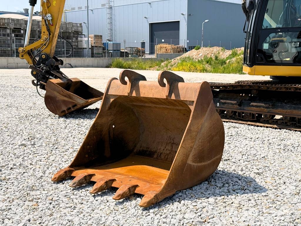 CAT 07B CAT 323 Vikšriniai ekskavatoriai