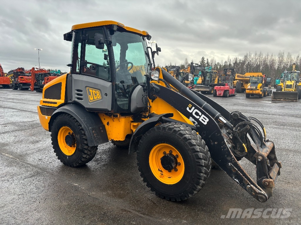 JCB 409 / Paljon hyd. Rasvari, Eberspächer, 40km/h Iekrāvēji uz riteņiem