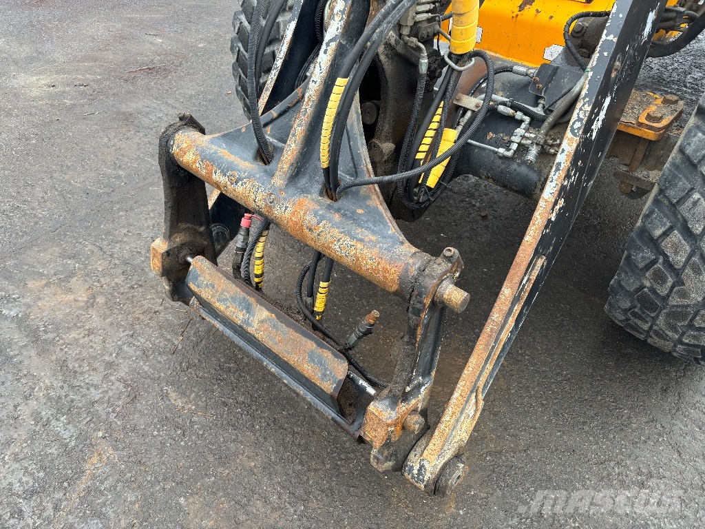 JCB 409 / Paljon hyd. Rasvari, Eberspächer, 40km/h Iekrāvēji uz riteņiem