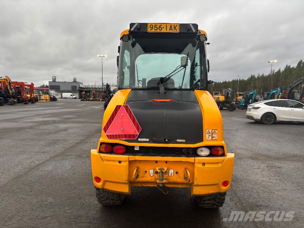 JCB 409 / Paljon hyd. Rasvari, Eberspächer, 40km/h Iekrāvēji uz riteņiem