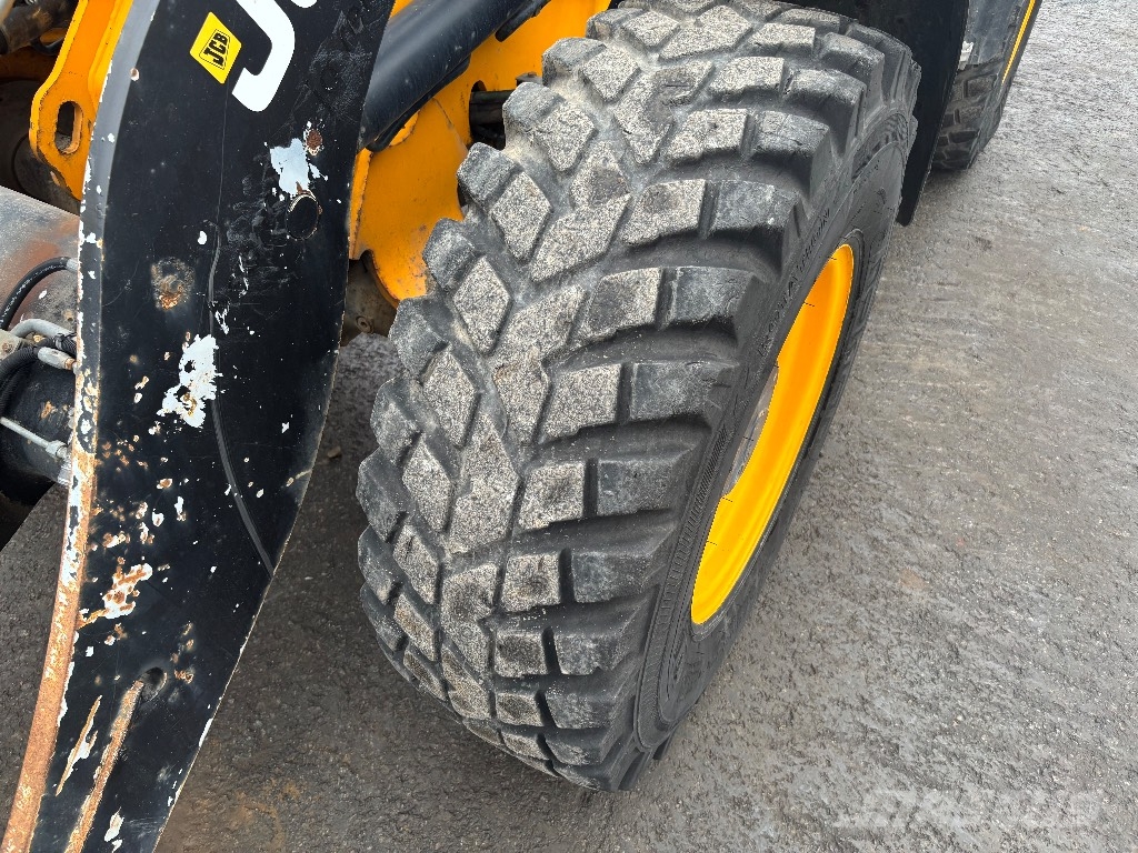 JCB 409 / Paljon hyd. Rasvari, Eberspächer, 40km/h Iekrāvēji uz riteņiem