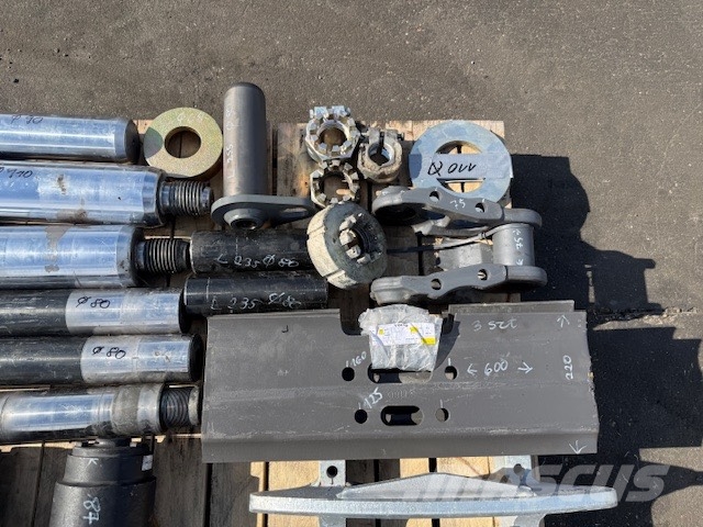 Liebherr R 924 COMPACT COMPLET NEW PARTS Гусеницы и цепи