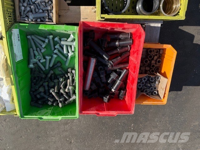 Liebherr R 924 COMPACT COMPLET NEW PARTS Гусеницы и цепи