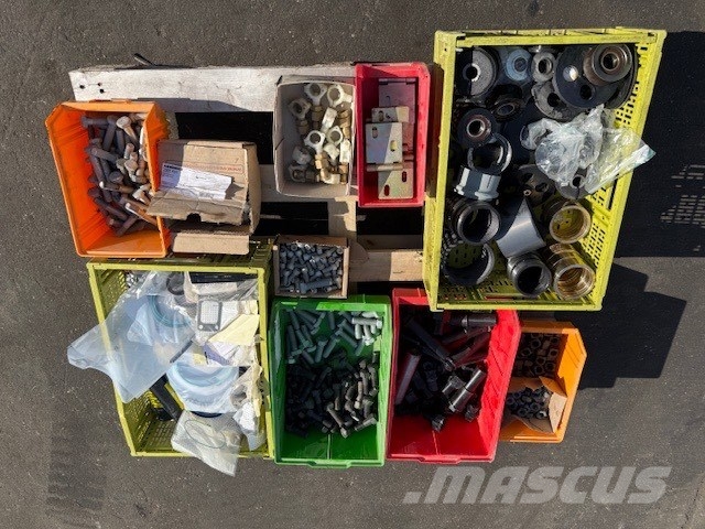 Liebherr R 924 COMPACT COMPLET NEW PARTS Гусеницы и цепи