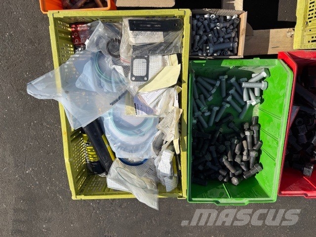 Liebherr R 924 COMPACT COMPLET NEW PARTS Гусеницы и цепи