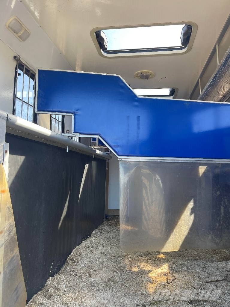 Volvo FL 612 Camiones para transporte de animales