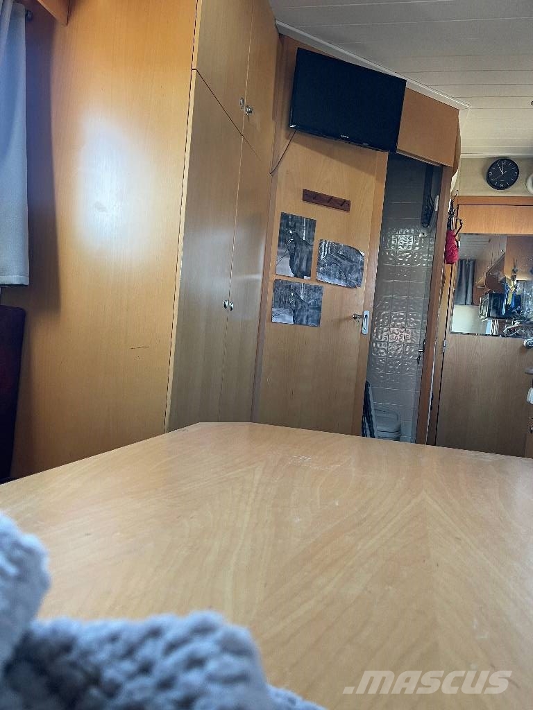 Volvo FL 612 Camiones para transporte de animales