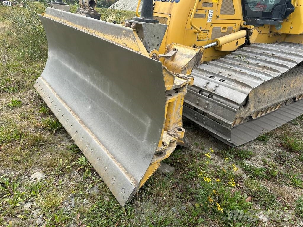Komatsu D 61 PX24 Buldozer sobre oruga