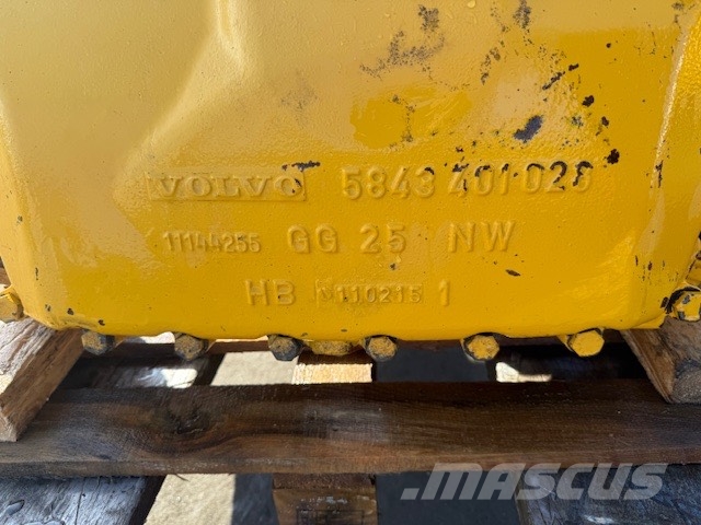 Volvo A 40 G USED DROPBOX Трансмиссии и КПП