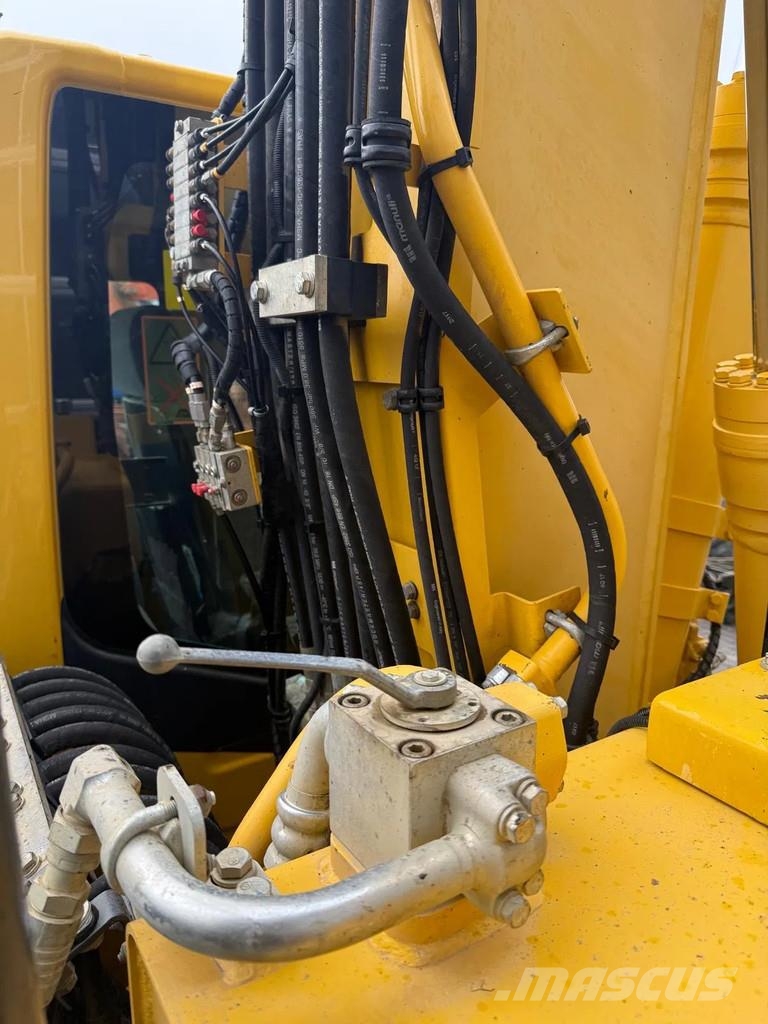 Komatsu PW160-10 حفارات بعجل