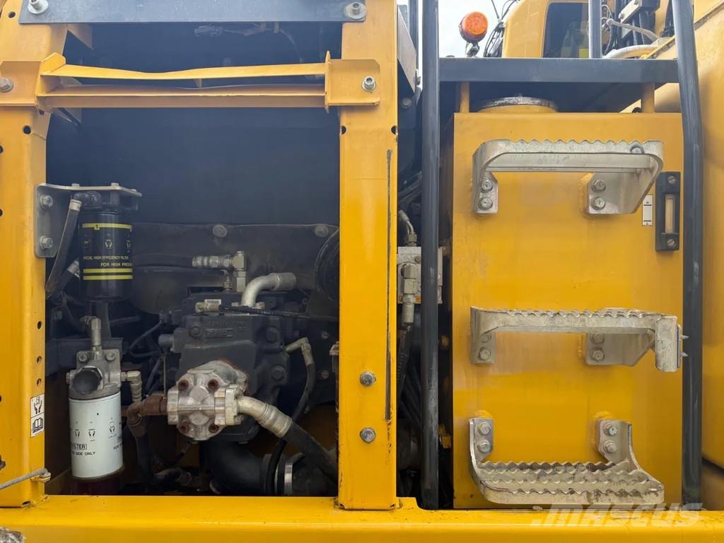 Komatsu PW160-10 حفارات بعجل