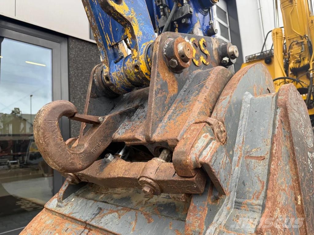 Komatsu PW160-10 حفارات بعجل