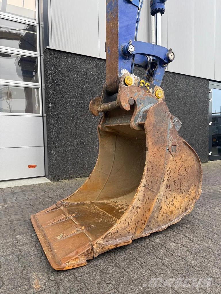 Komatsu PW160-10 حفارات بعجل