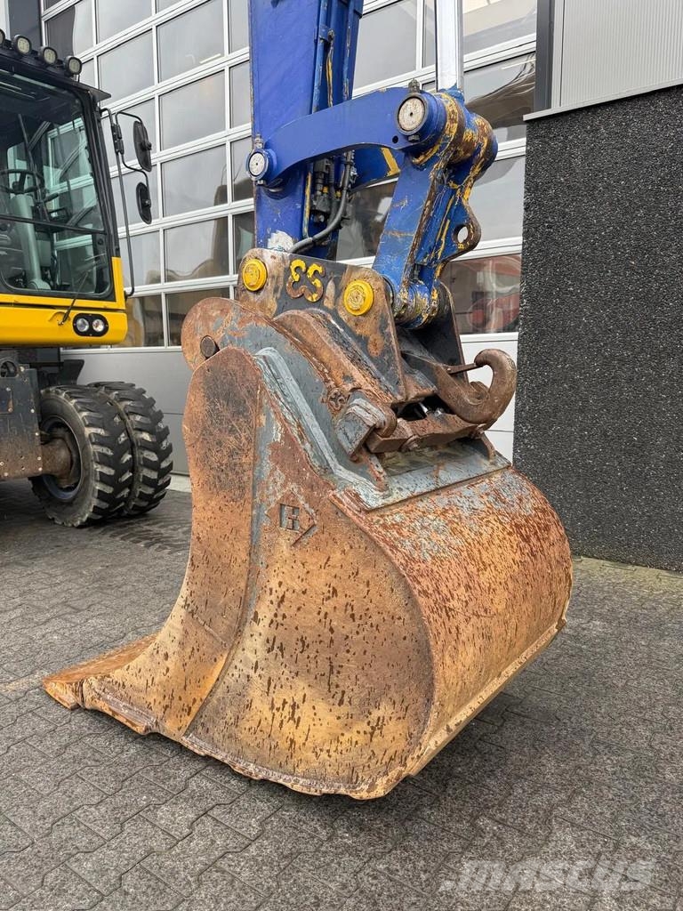 Komatsu PW160-10 حفارات بعجل