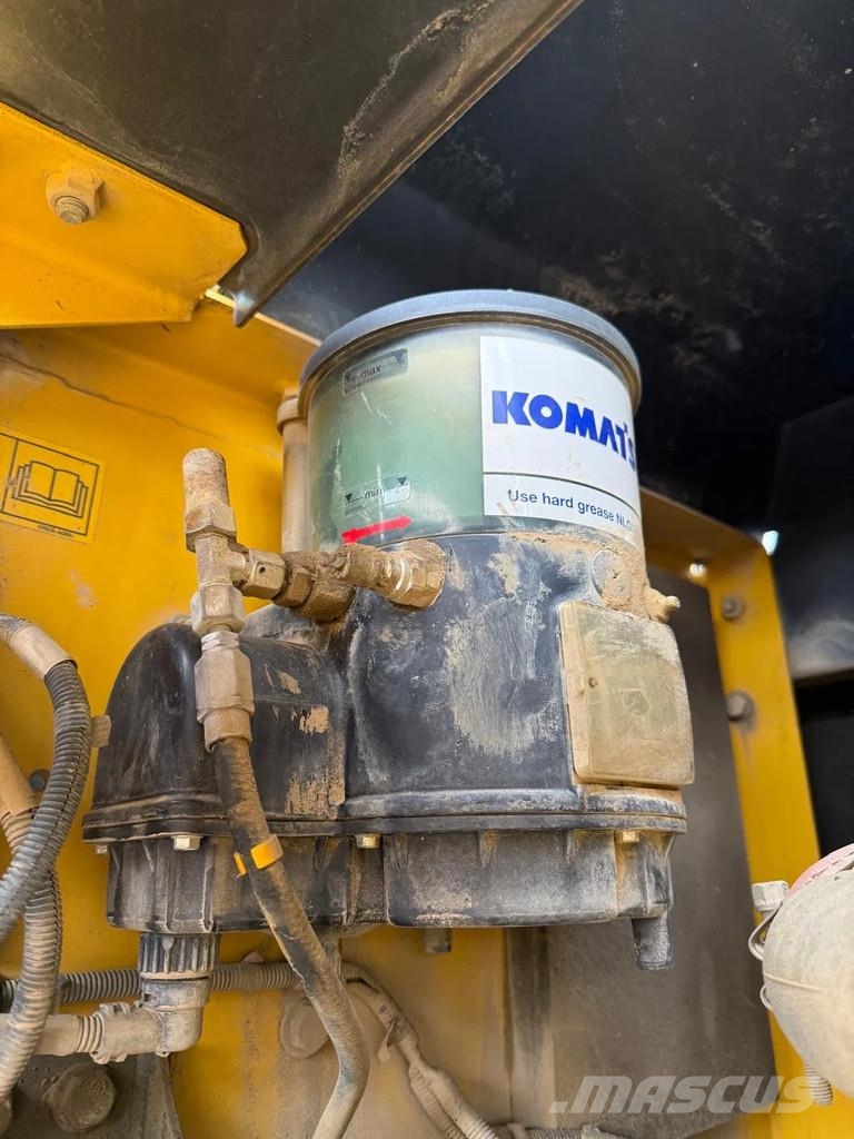 Komatsu PW160-10 حفارات بعجل