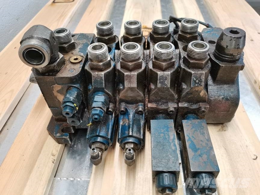 New Holland LM 5080 {hydraulic valves Rexroth ASX01} هيدروليات