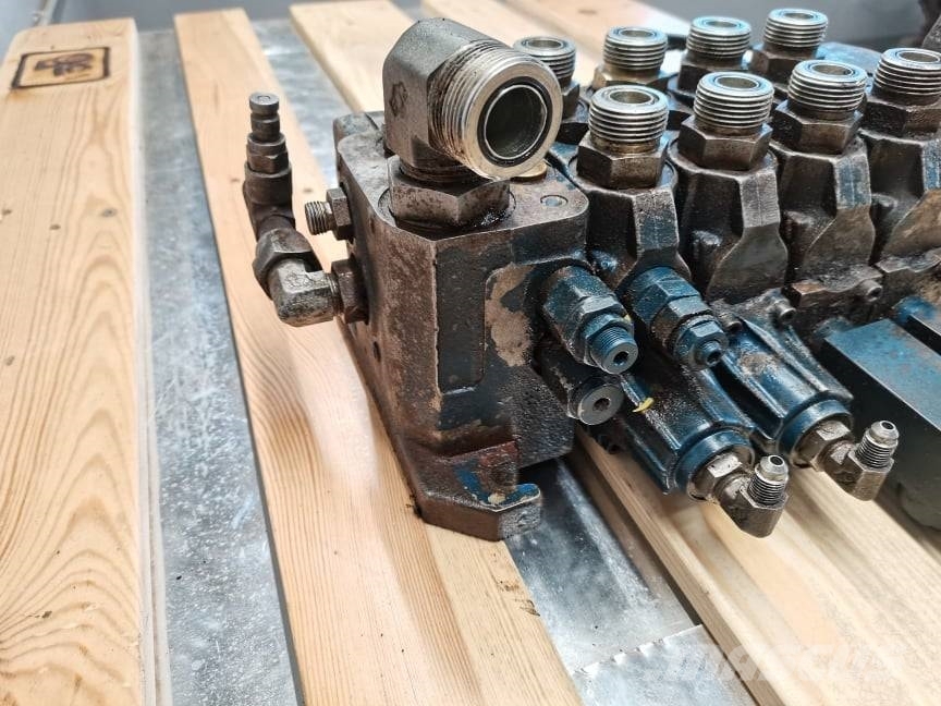 New Holland LM 5080 {hydraulic valves Rexroth ASX01} هيدروليات