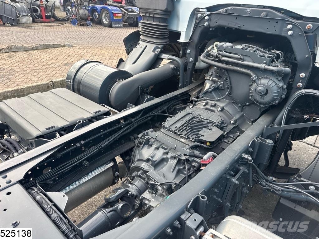 Iveco T-Way 430 6x4, EURO 3, Steel suspension, Hub reduc Chassis met cabine