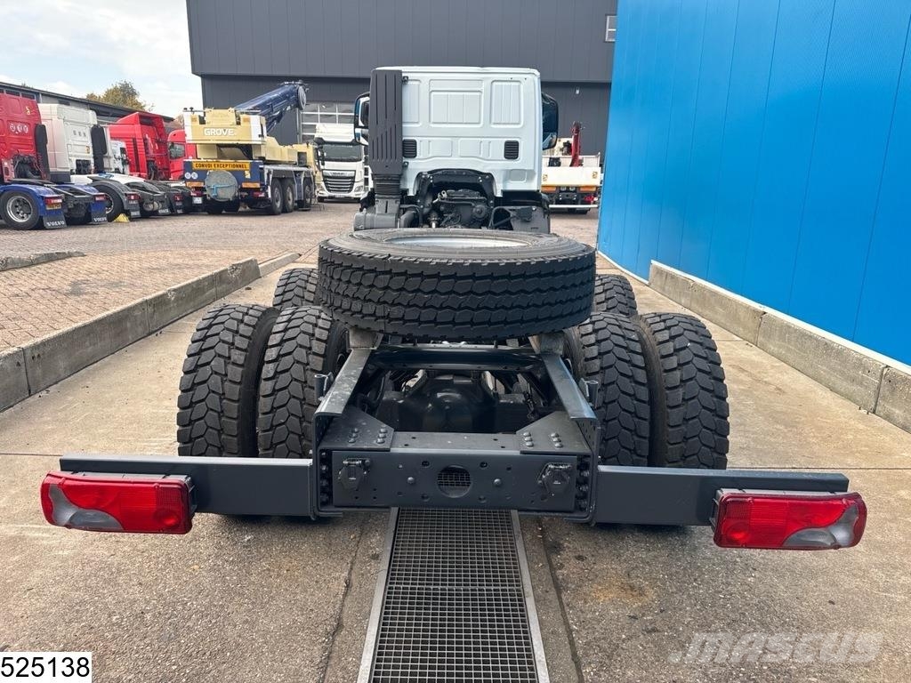 Iveco T-Way 430 6x4, EURO 3, Steel suspension, Hub reduc Chassis met cabine