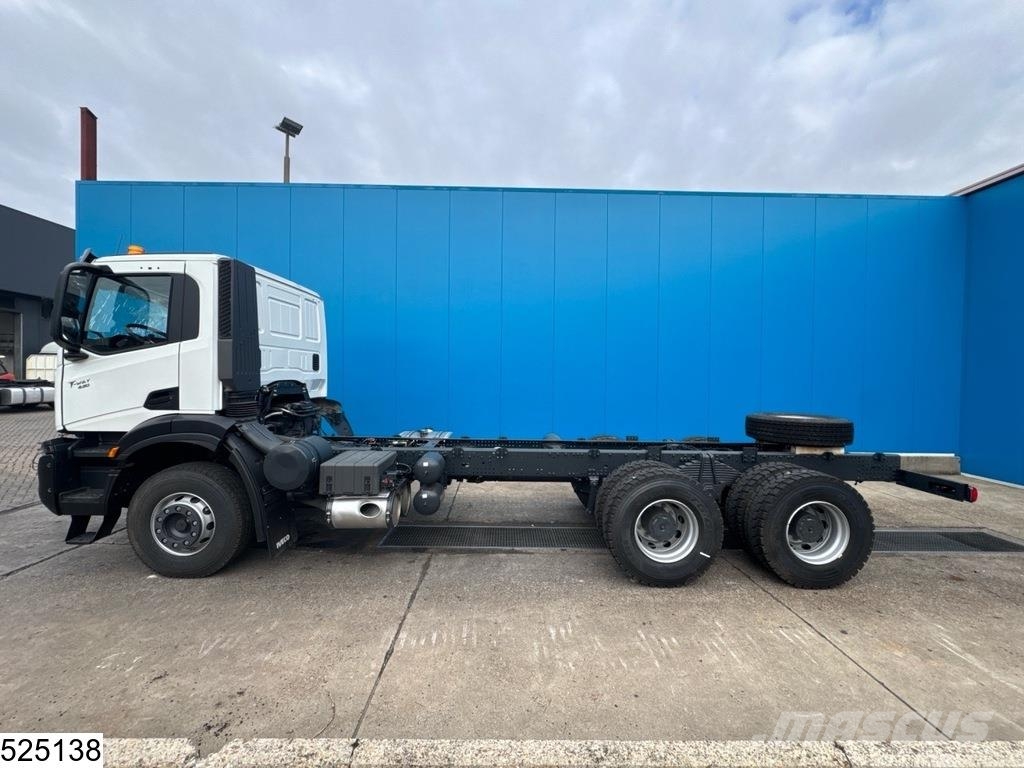 Iveco T-Way 430 6x4, EURO 3, Steel suspension, Hub reduc Chassis met cabine