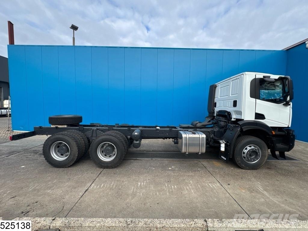 Iveco T-Way 430 6x4, EURO 3, Steel suspension, Hub reduc Chassis met cabine