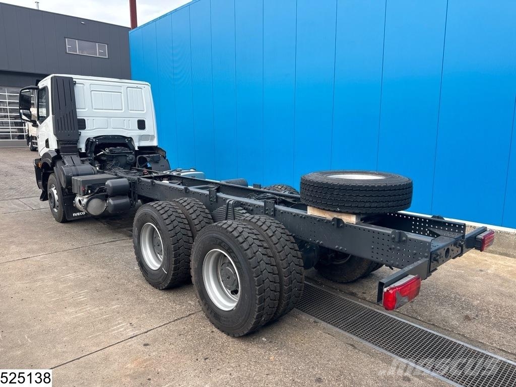 Iveco T-Way 430 6x4, EURO 3, Steel suspension, Hub reduc Chassis met cabine