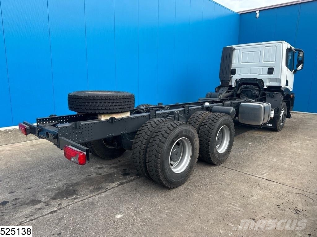 Iveco T-Way 430 6x4, EURO 3, Steel suspension, Hub reduc Chassis met cabine