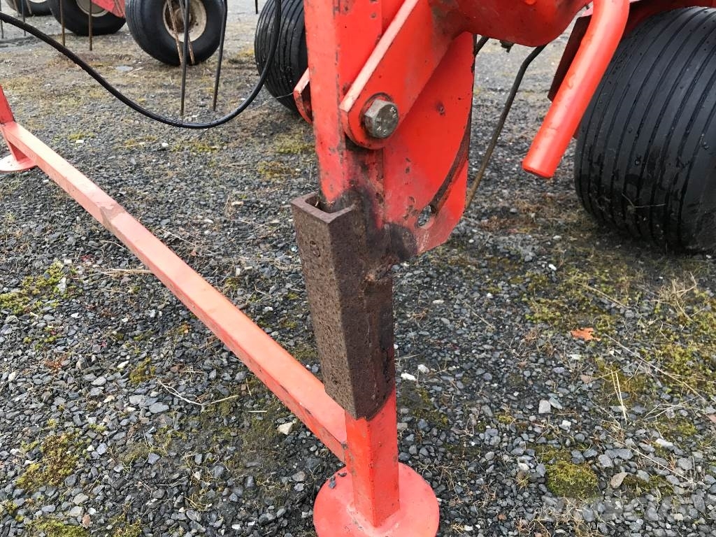 Kuhn GF 7601 MH Rakes and tedders
