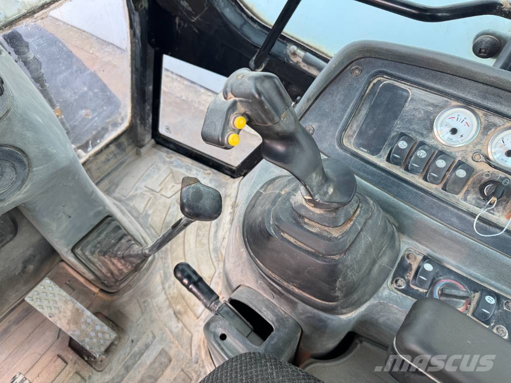 CAT 432D - Telescopic Boom / Hammer Lines لوادر ذات جرافات عكسية