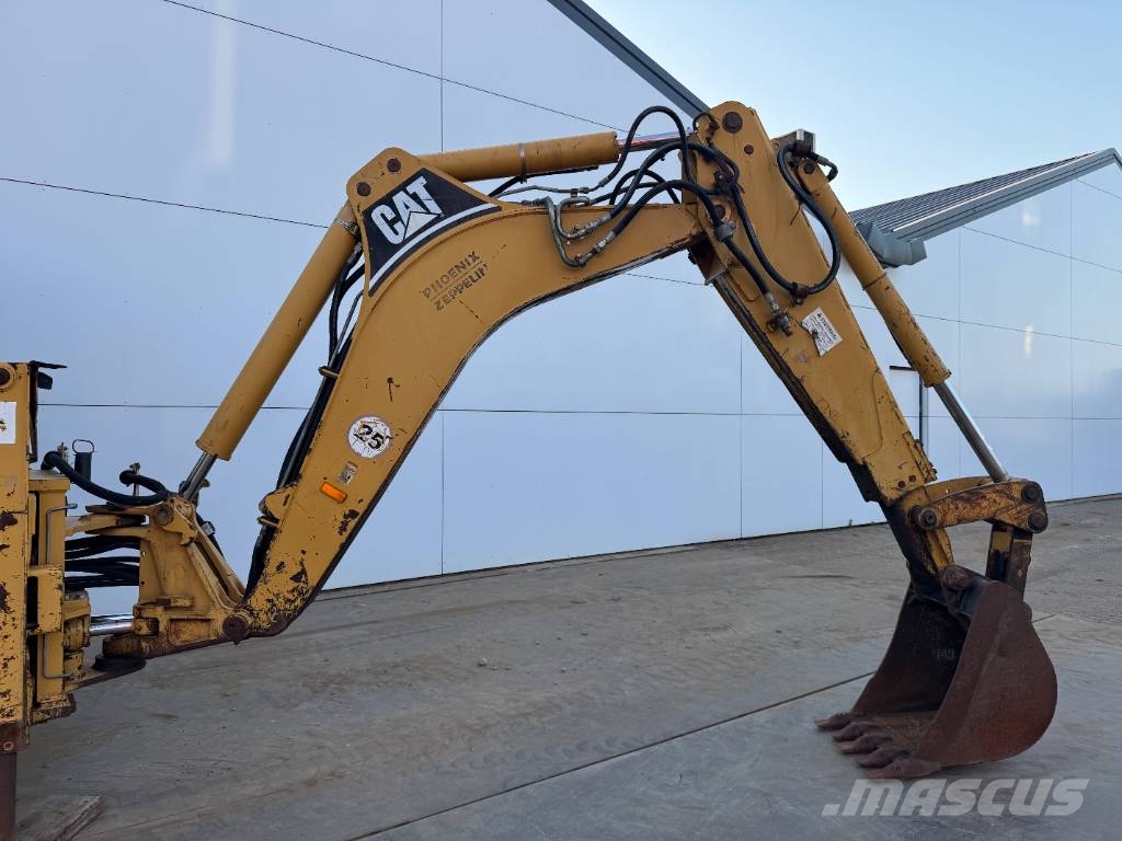 CAT 432D - Telescopic Boom / Hammer Lines لوادر ذات جرافات عكسية