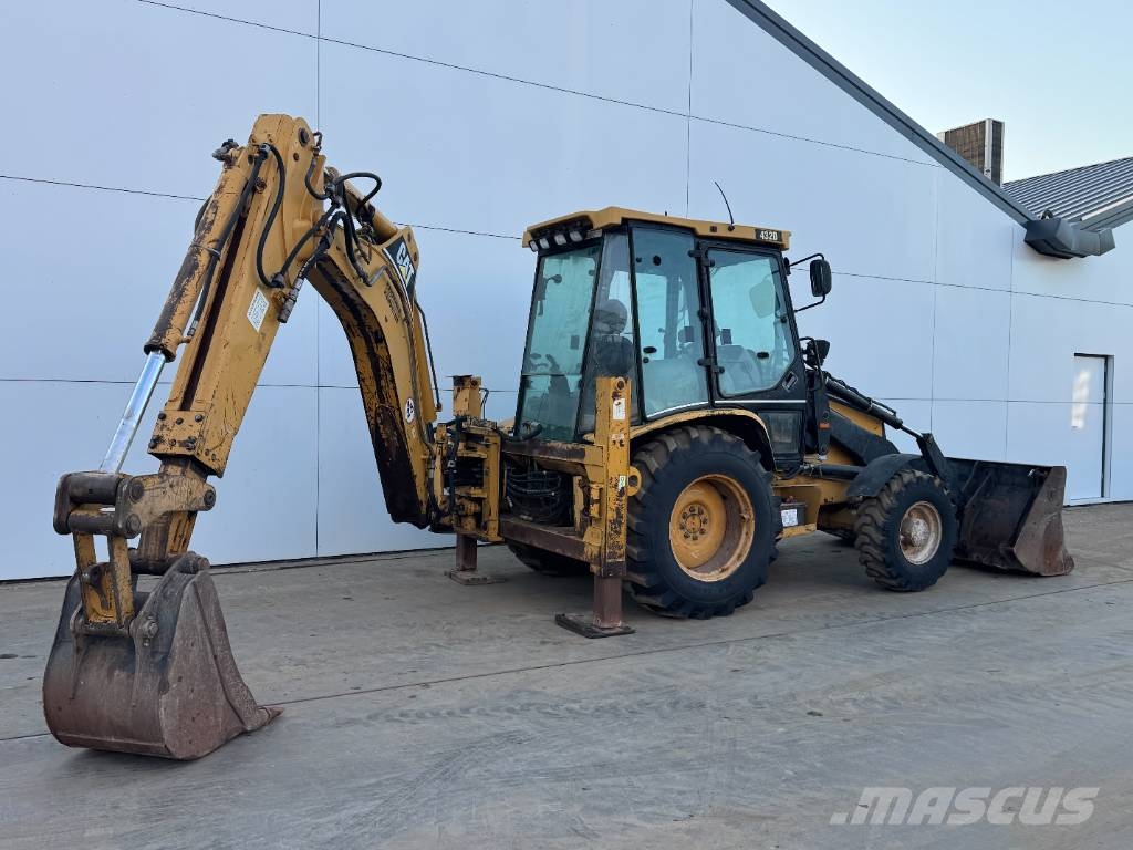 CAT 432D - Telescopic Boom / Hammer Lines لوادر ذات جرافات عكسية
