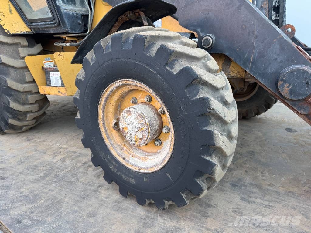 CAT 432D - Telescopic Boom / Hammer Lines لوادر ذات جرافات عكسية