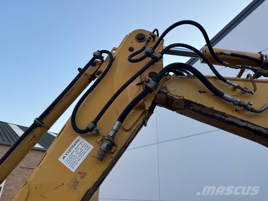 CAT 432D - Telescopic Boom / Hammer Lines لوادر ذات جرافات عكسية