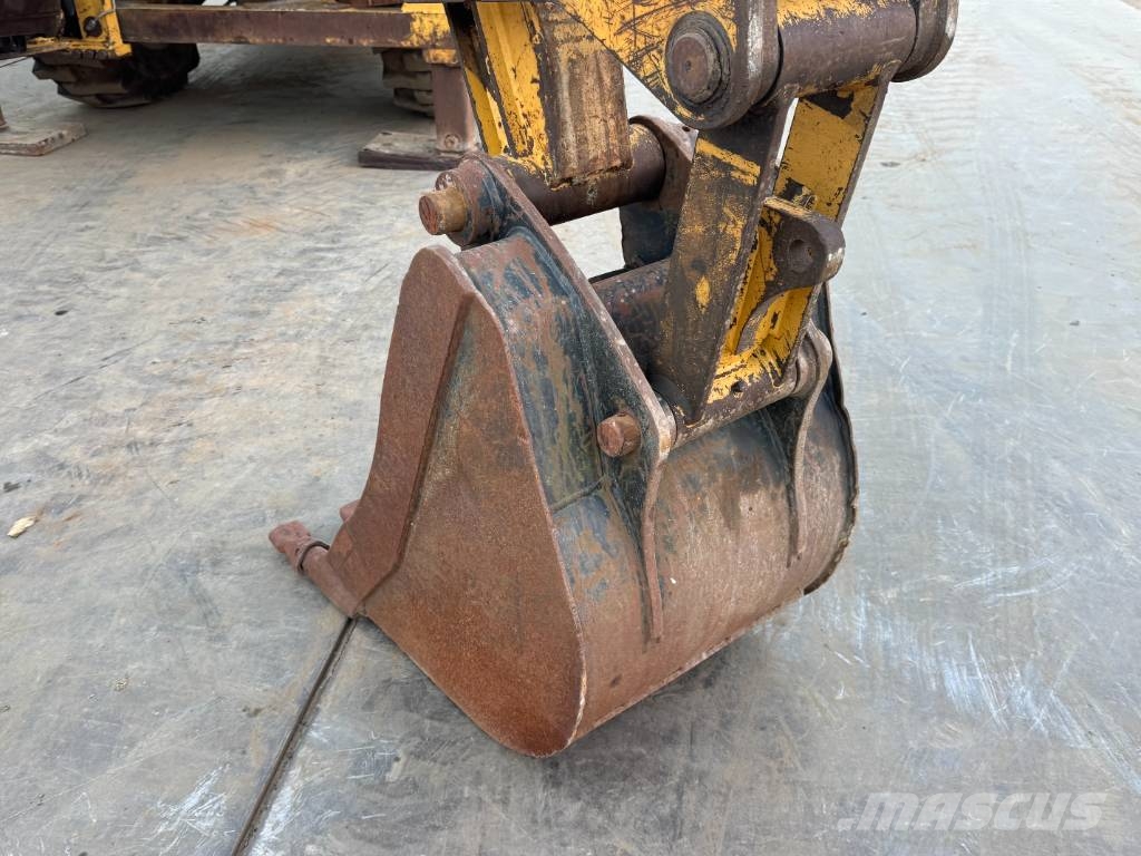 CAT 432D - Telescopic Boom / Hammer Lines لوادر ذات جرافات عكسية