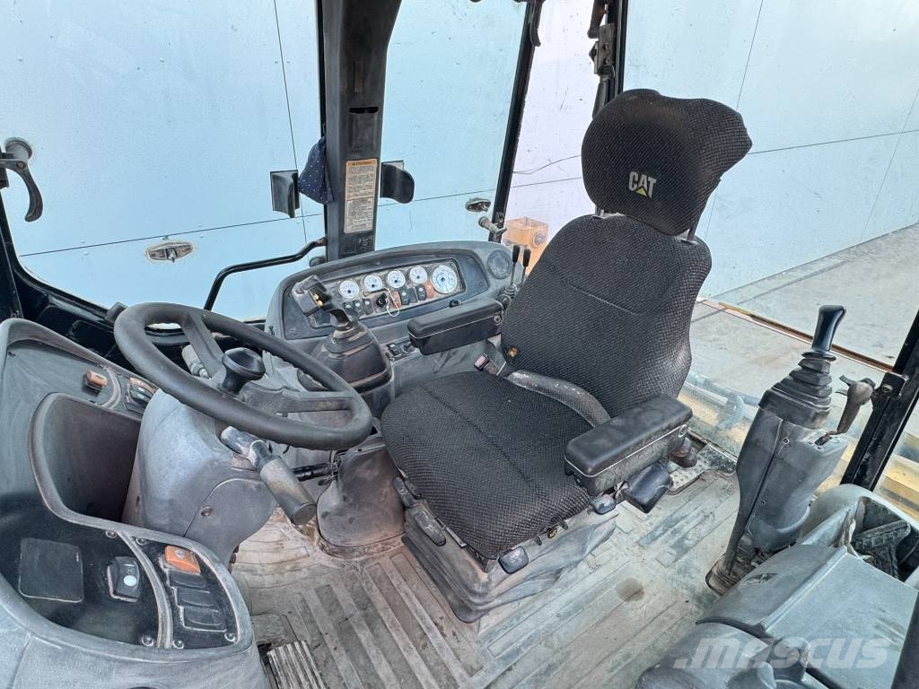 CAT 432D - Telescopic Boom / Hammer Lines لوادر ذات جرافات عكسية