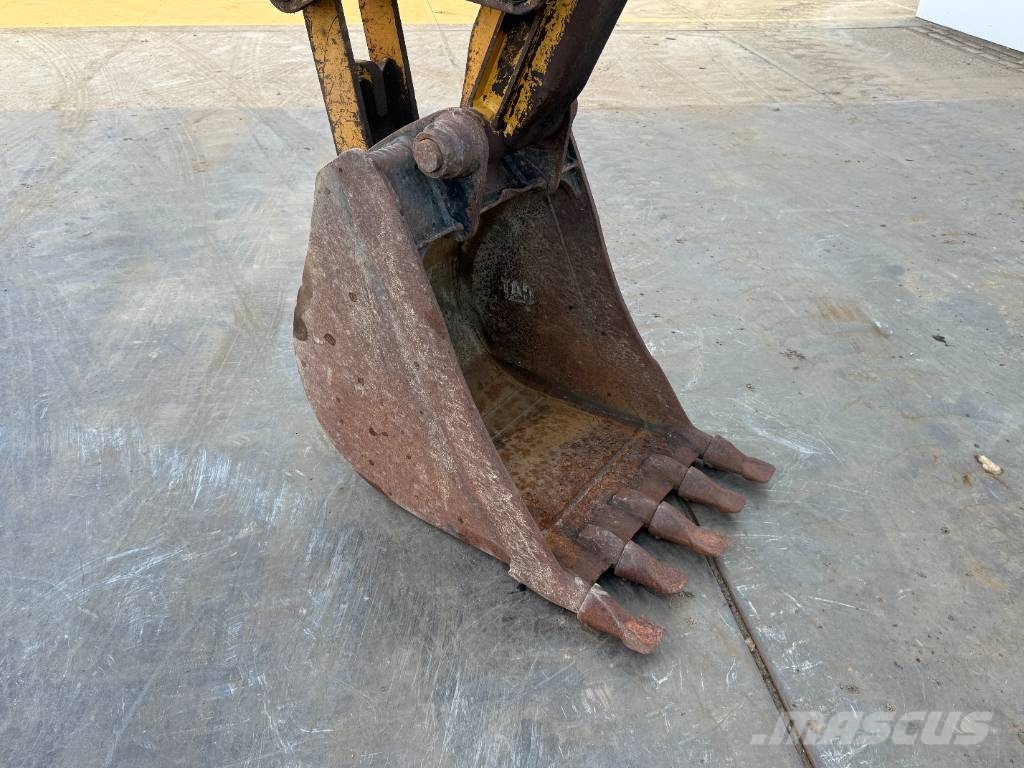 CAT 432D - Telescopic Boom / Hammer Lines لوادر ذات جرافات عكسية